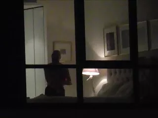 Stoute babe wordt gratis amateur sexfilm geneukt door een politieagent