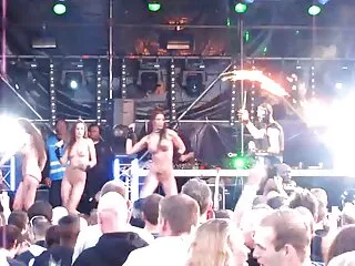 pornosterren Julie porn movie amateur Cash en Nikki Delano vechten om lul