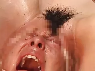 Sexy brunettes delen amateur cinema sex om de beurt